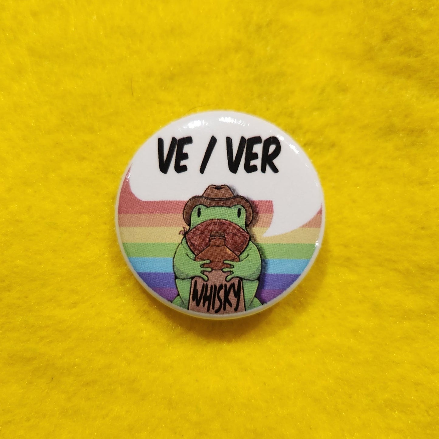 Whisky Frog Pronoun Button | VE/VER | 1.25" - Deviantkreations
